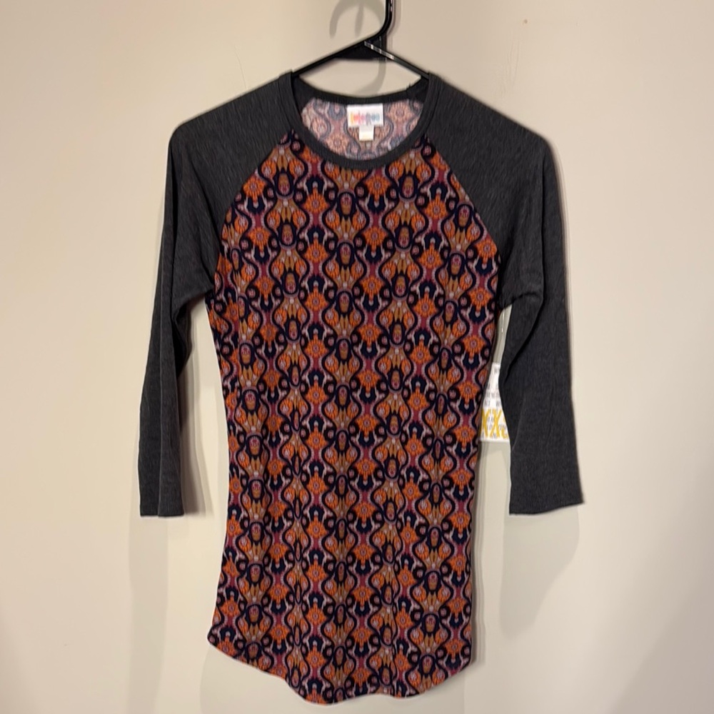 LuLaRoe Gray Fitted Raglan Graphic Jersey